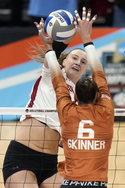 Skinner s record 6 aces lead defending champion Texas past